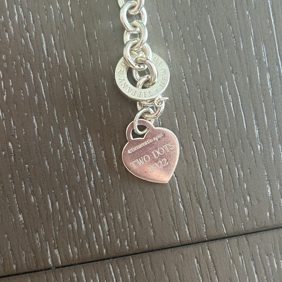 TIFFANY & CO- Heart Tag Toggle Bracelet - Picture 3 of 5